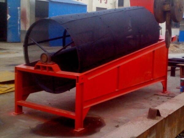 小型滾筒篩投料的時(shí)候要注意哪些問(wèn)題？